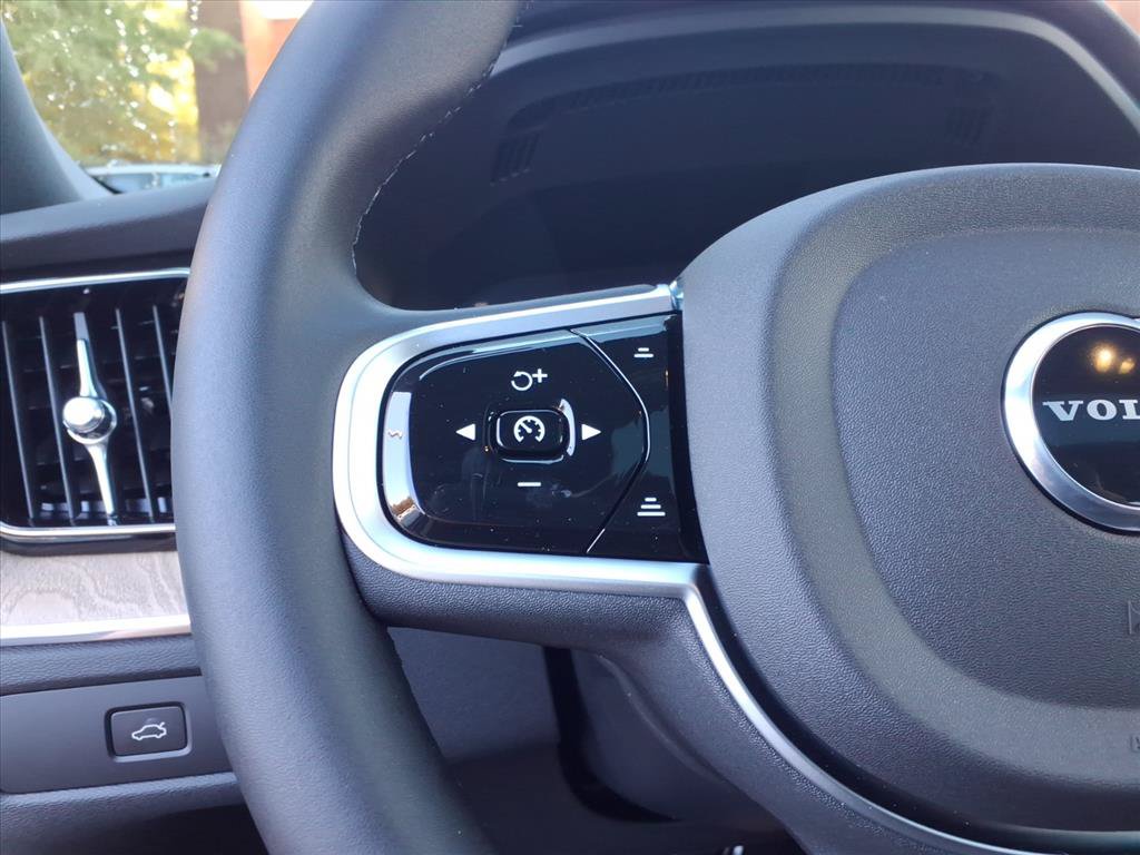 New 2026 Volvo XC60 B5 Plus w/ Protection Package Premier AWD/4WD image 22