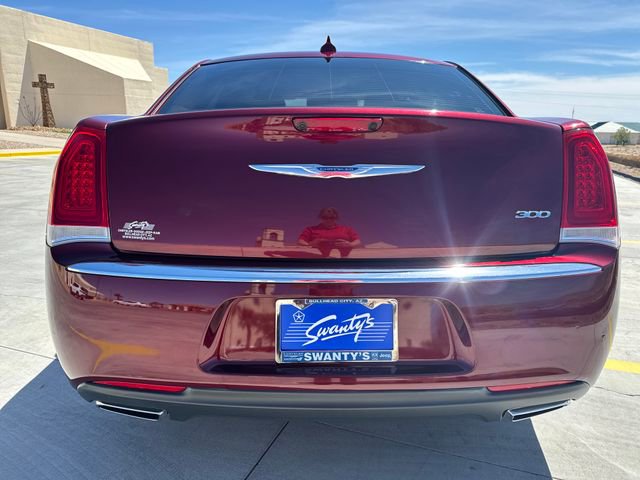 Used 2016 Chrysler 300 Limited w/ Driver Convenience Group image 4