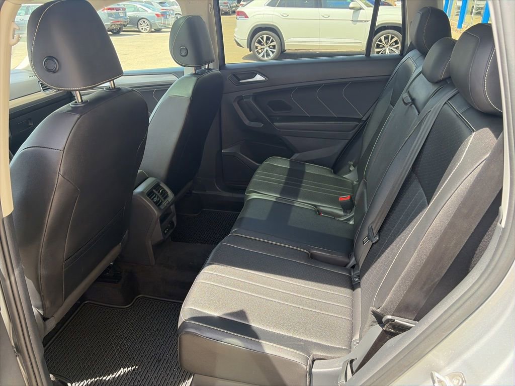 Certified 2023 Volkswagen Tiguan SE w/ Panoramic Sunroof Package AWD/4WD image 13