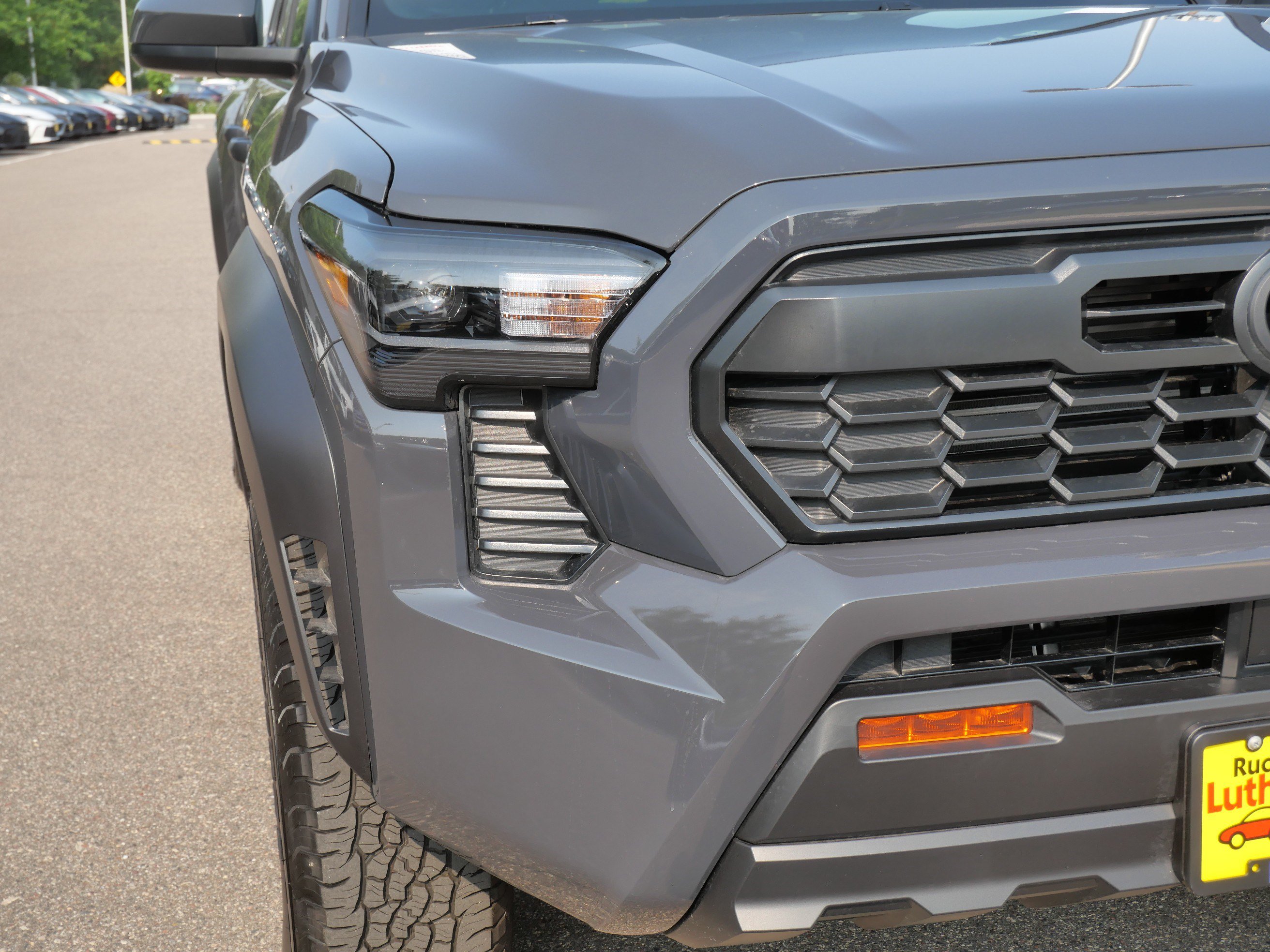 Certified 2025 Toyota Tacoma TRD Off-Road AWD/4WD image 17