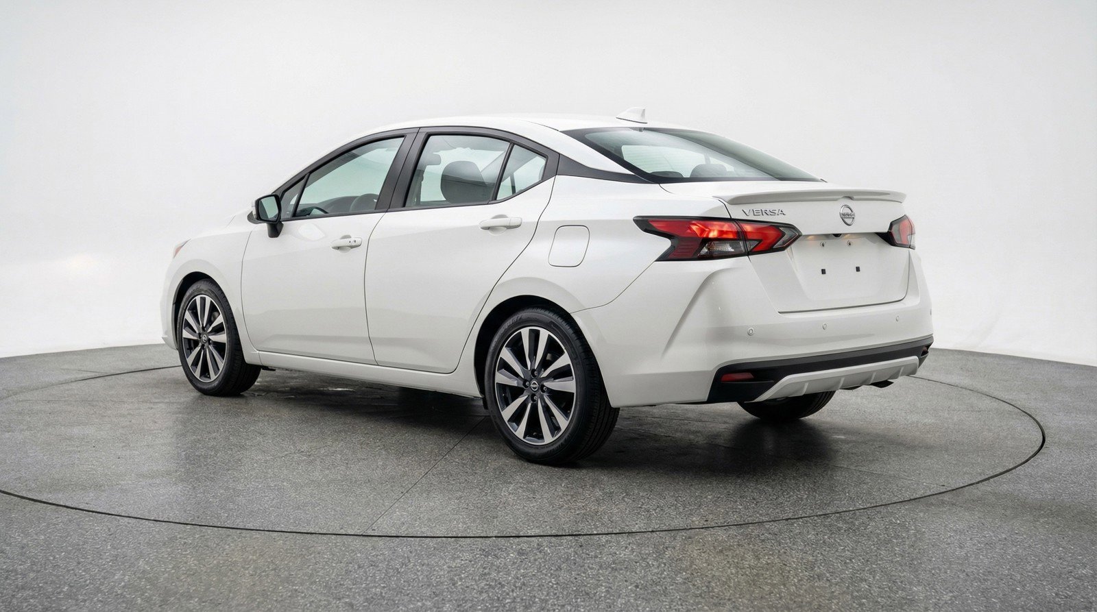 Used 2025 Nissan Versa SV image 6