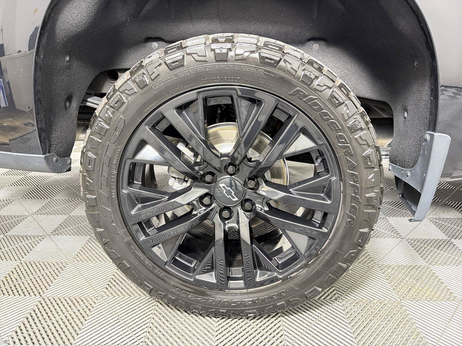Used 2021 Chevrolet Silverado 1500 High Country w/ Technology Package AWD/4WD image 15