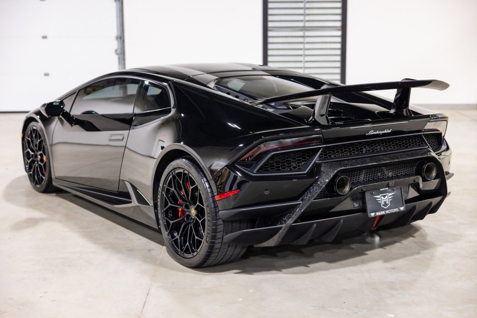 Used 2018 Lamborghini Huracan Performante AWD/4WD image 7
