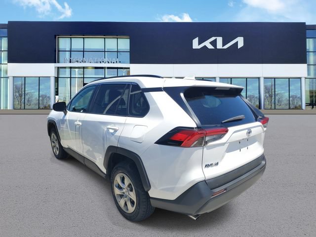 Used 2019 Toyota RAV4 LE AWD/4WD image 4