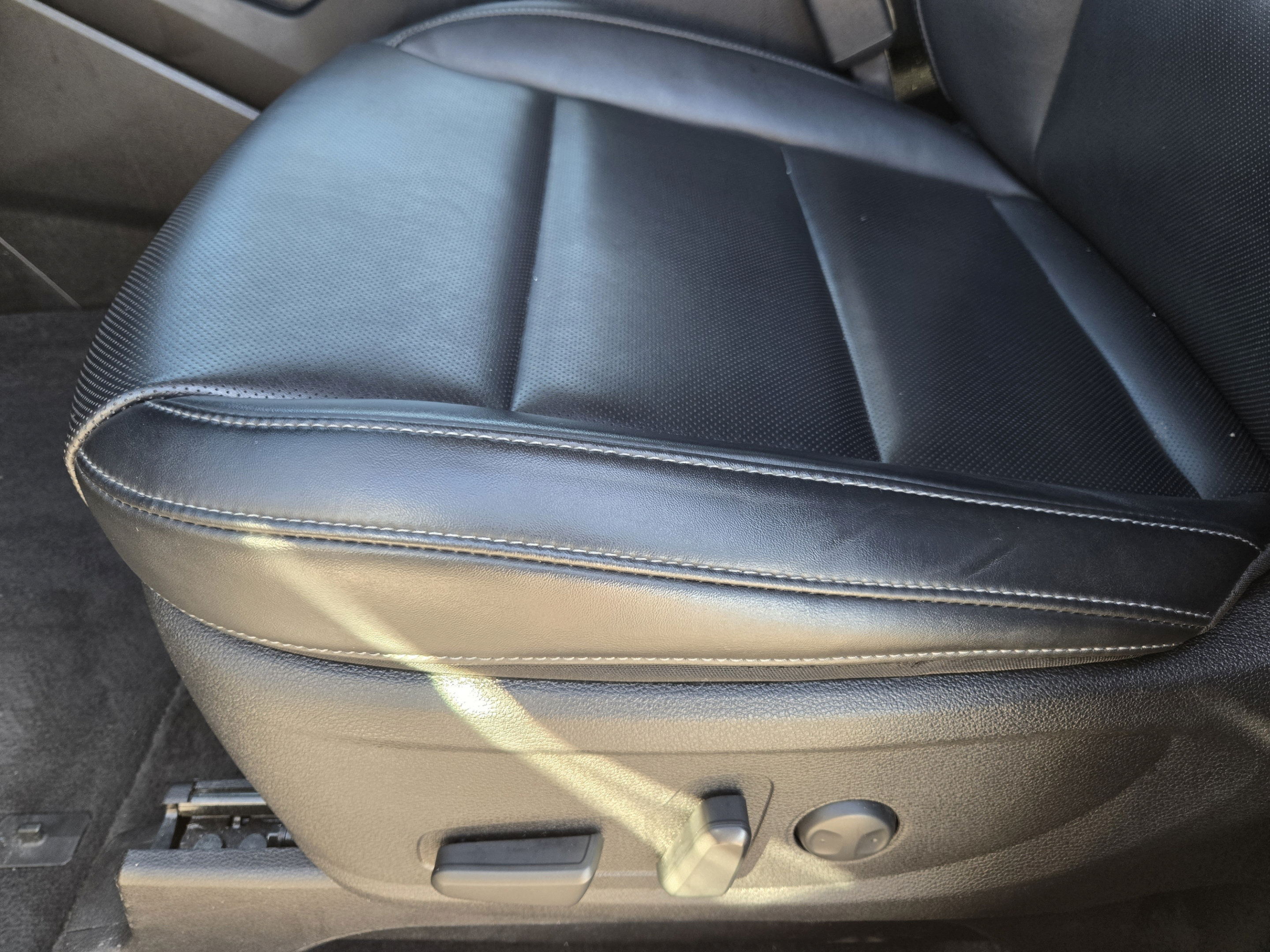 Used 2025 Kia Telluride S FWD image 21