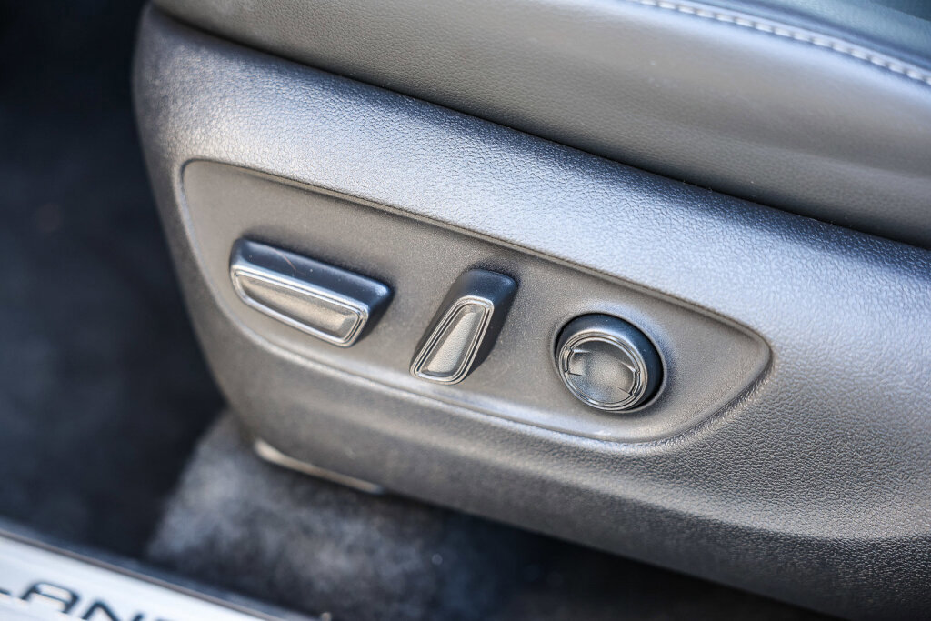 Certified 2025 Toyota Highlander Limited image 13