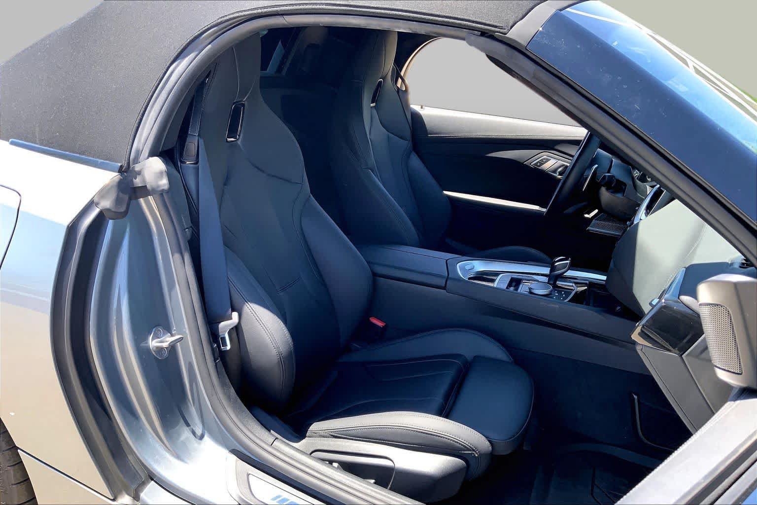 Certified 2025 BMW Z4 sDrive30i w/ Shadowloine Package RWD image 6