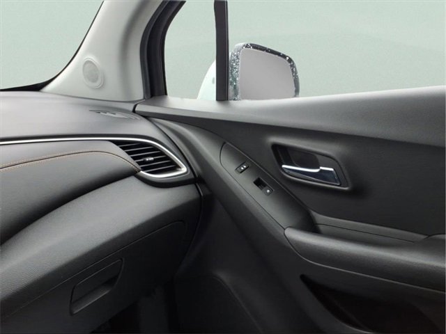 Used 2019 Chevrolet Trax LT w/ LT Convenience Package image 19