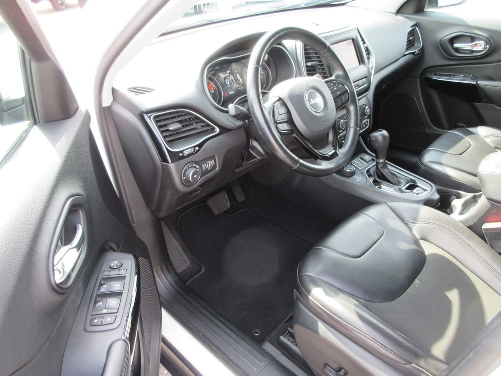 Used 2021 Jeep Cherokee Latitude Plus image 12