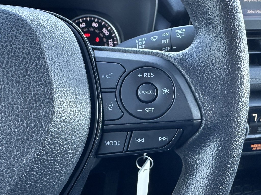 Used 2021 Toyota RAV4 LE image 23