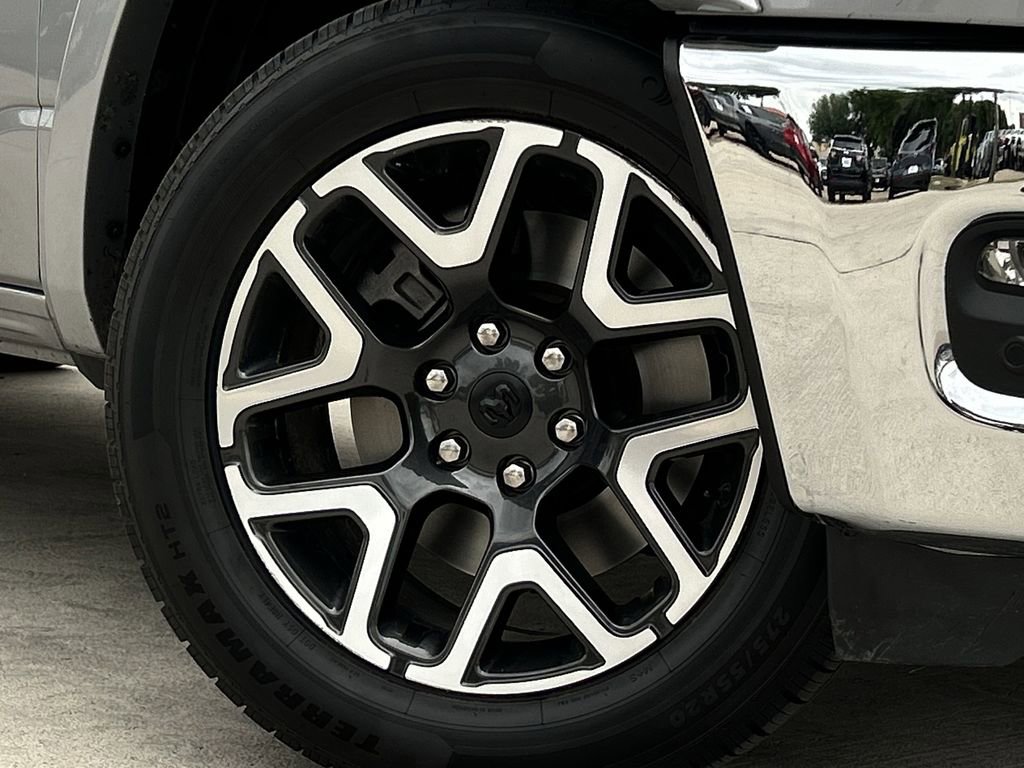 Used 2025 RAM 1500 Laramie AWD/4WD image 12