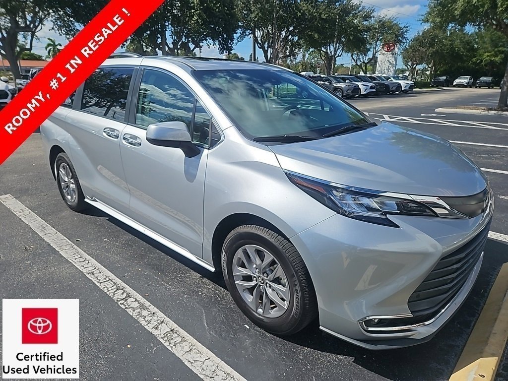 Used 2022 Toyota Sienna XLE