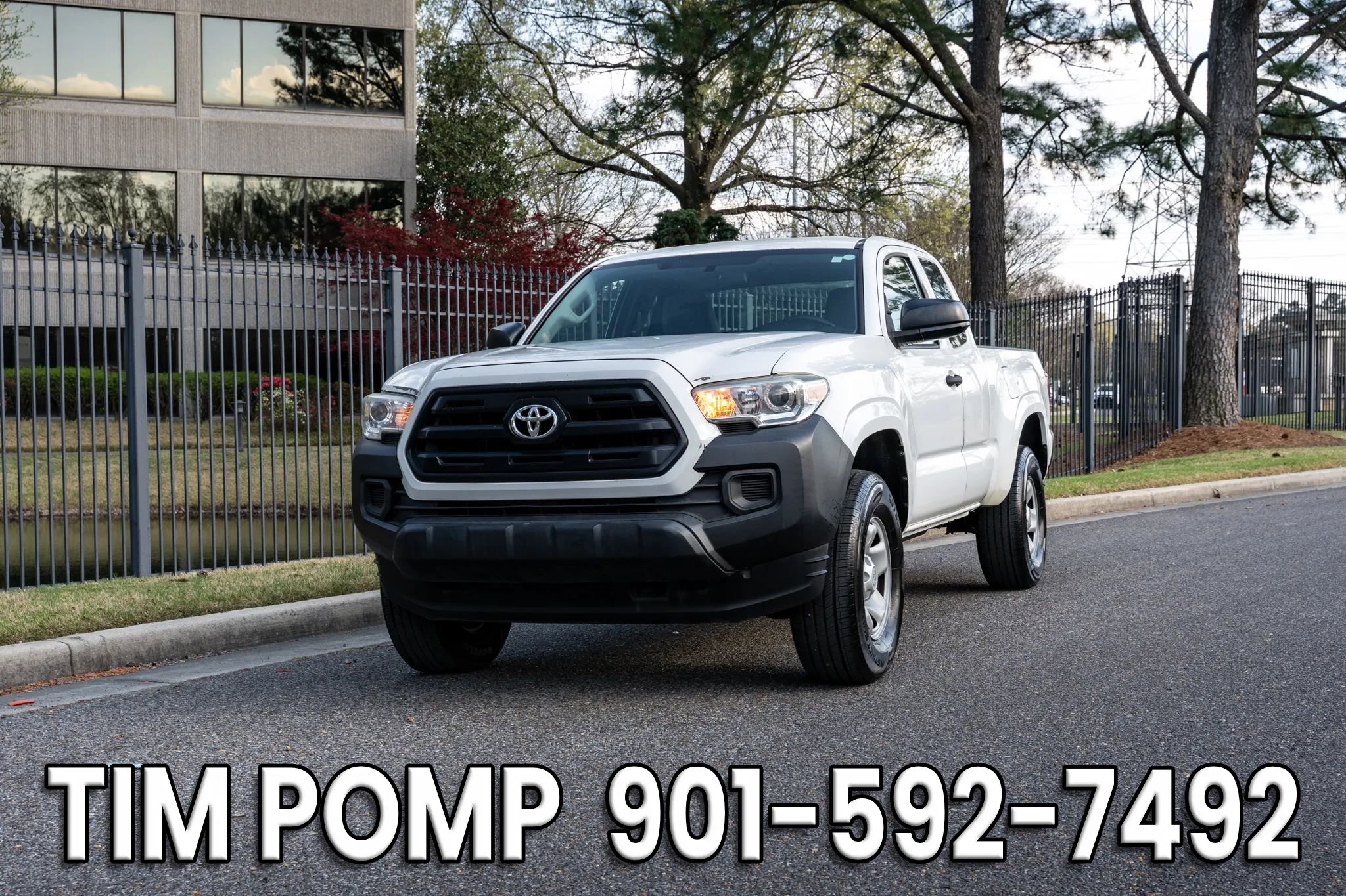 Used 2017 Toyota Tacoma SR image 2
