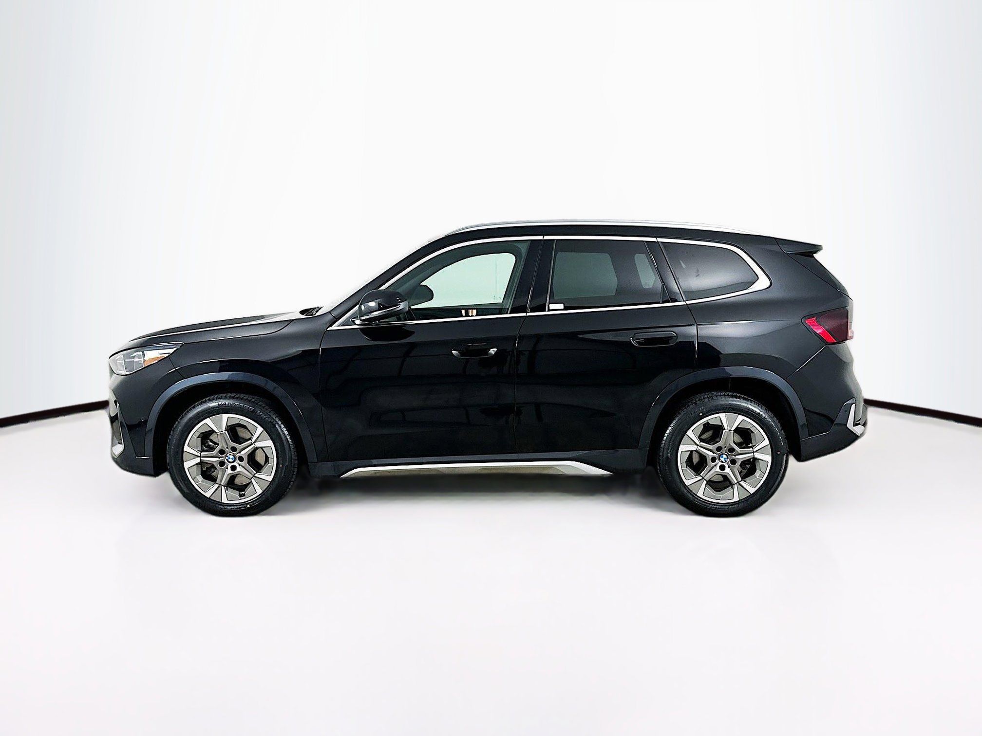 Used 2025 BMW X1 xDrive28i AWD/4WD image 4