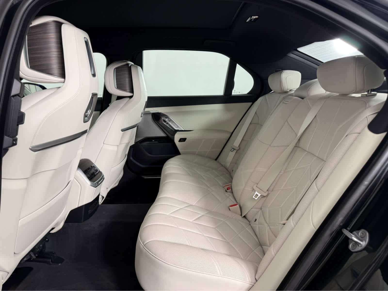 Certified 2023 BMW 740i RWD image 12