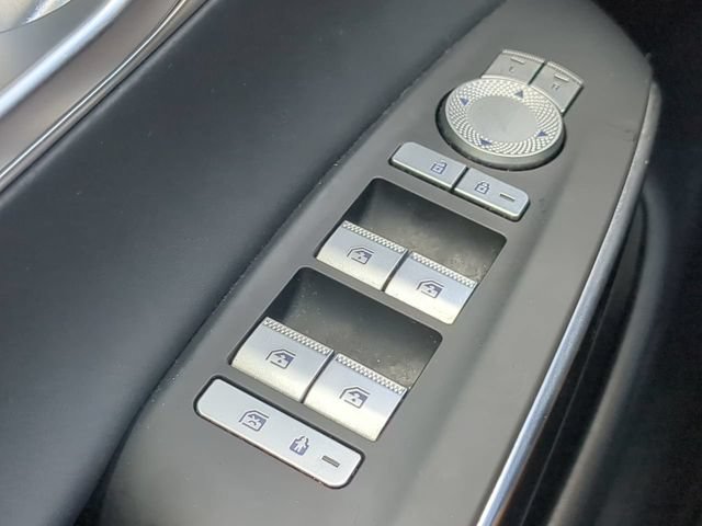 Used 2025 Genesis GV70 2.5T AWD/4WD image 21