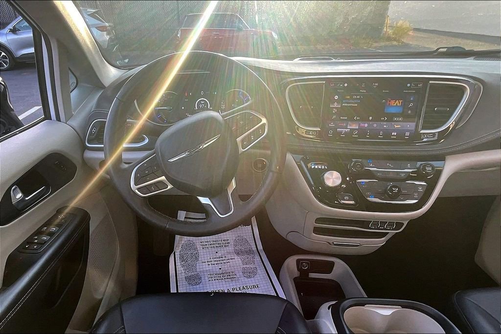 Used 2024 Chrysler Pacifica Limited FWD image 8