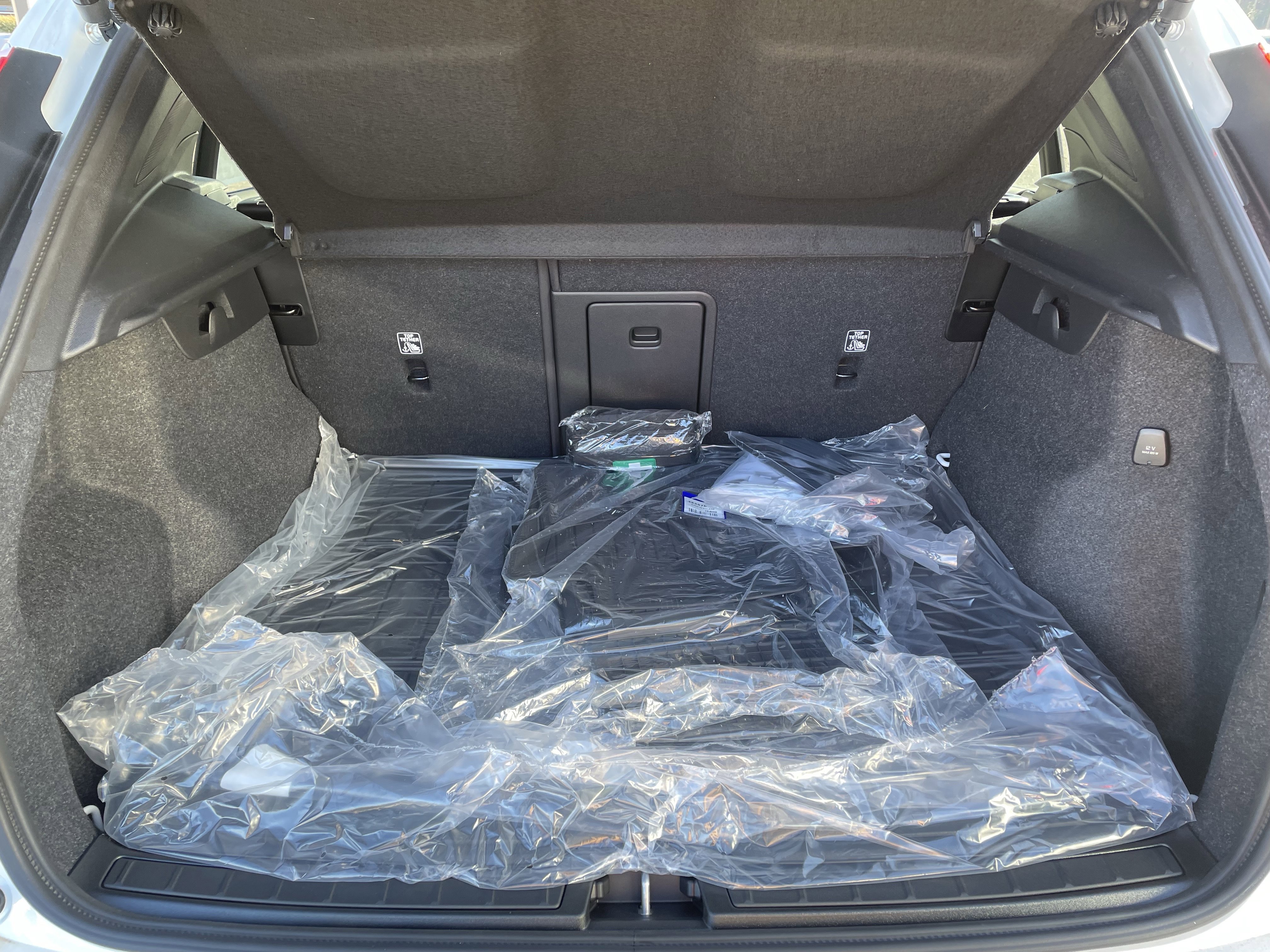 New 2026 Volvo XC40 B5 Ultra w/ Protection Package Premier image 9