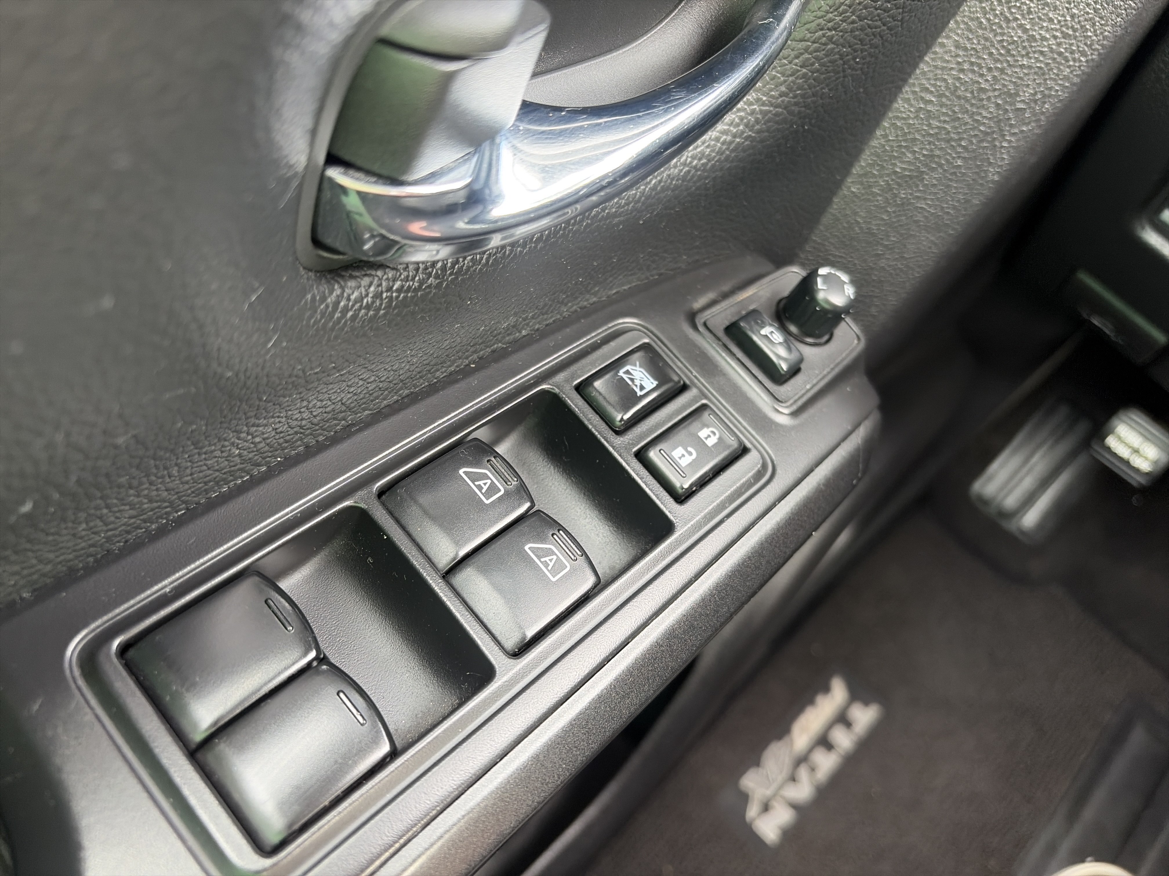 Used 2021 Nissan Titan PRO-4X w/ Pro-4x Convenience Package AWD/4WD image 21
