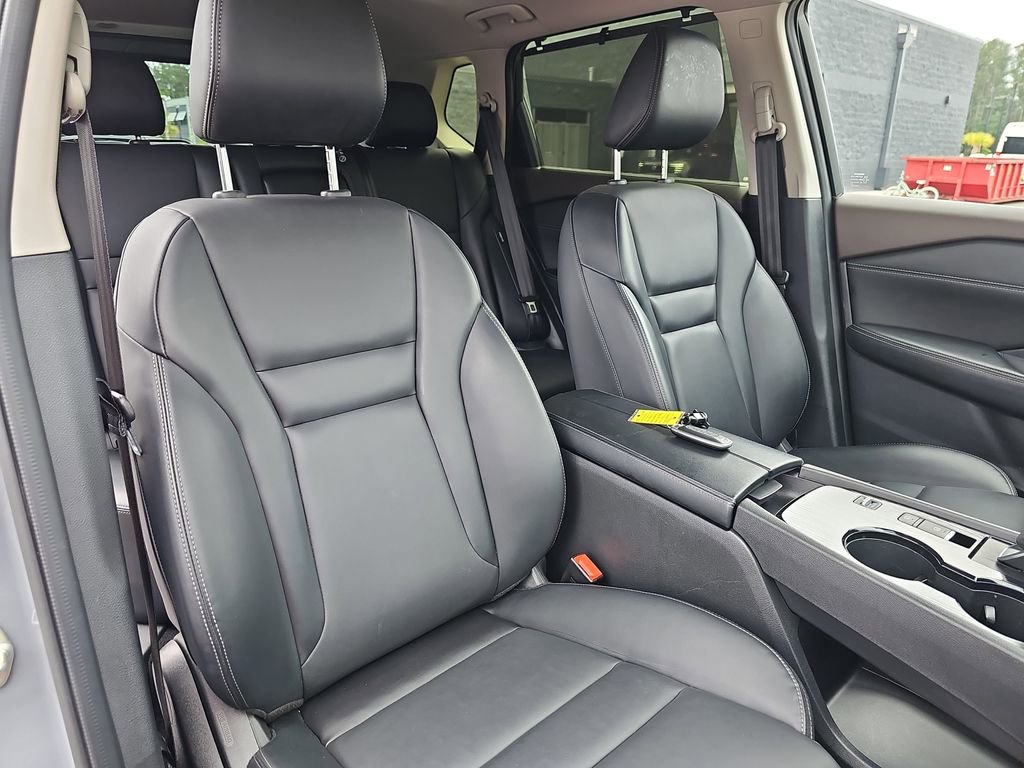 Used 2023 Nissan Rogue SV w/ SV Premium B Package FWD image 14