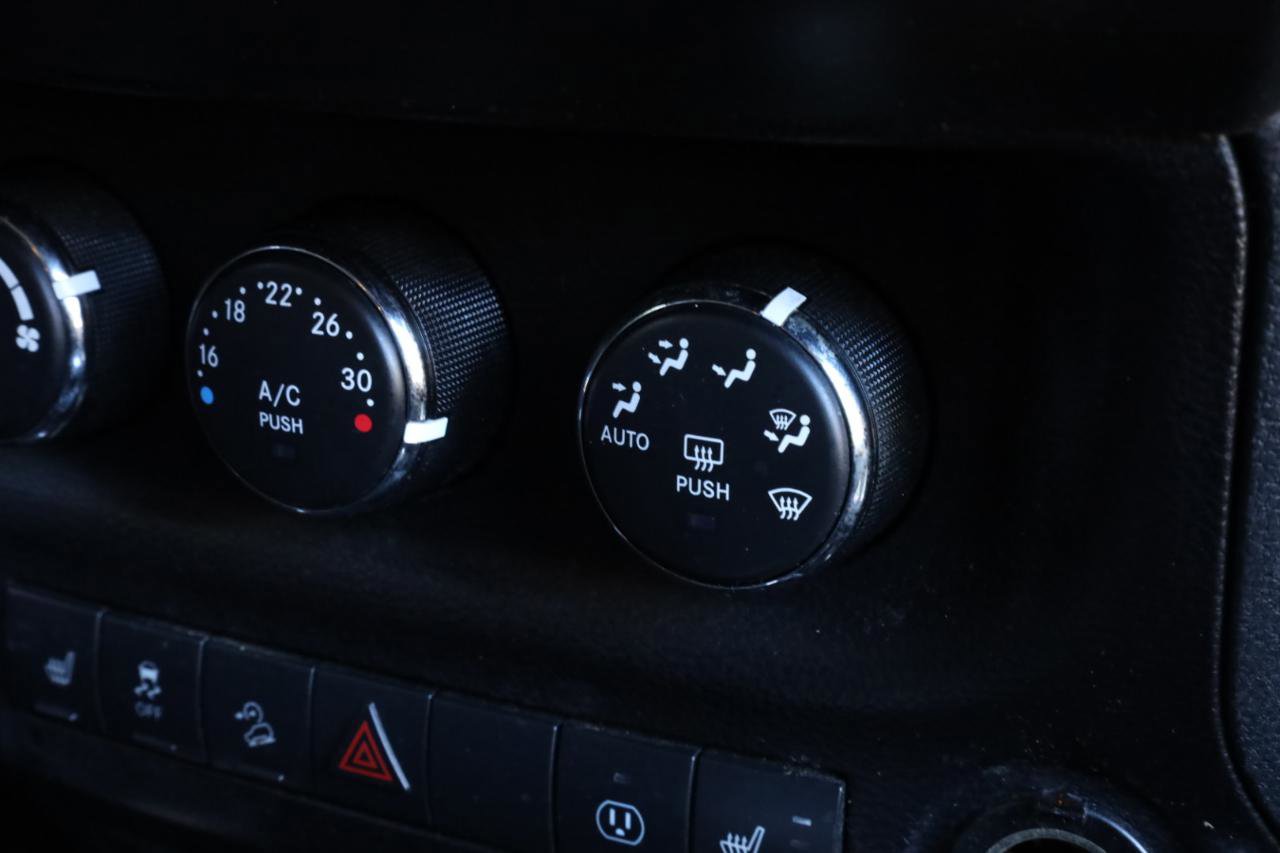 Used 2018 Jeep Wrangler Unlimited Rubicon w/ Cold Weather Group AWD/4WD image 41