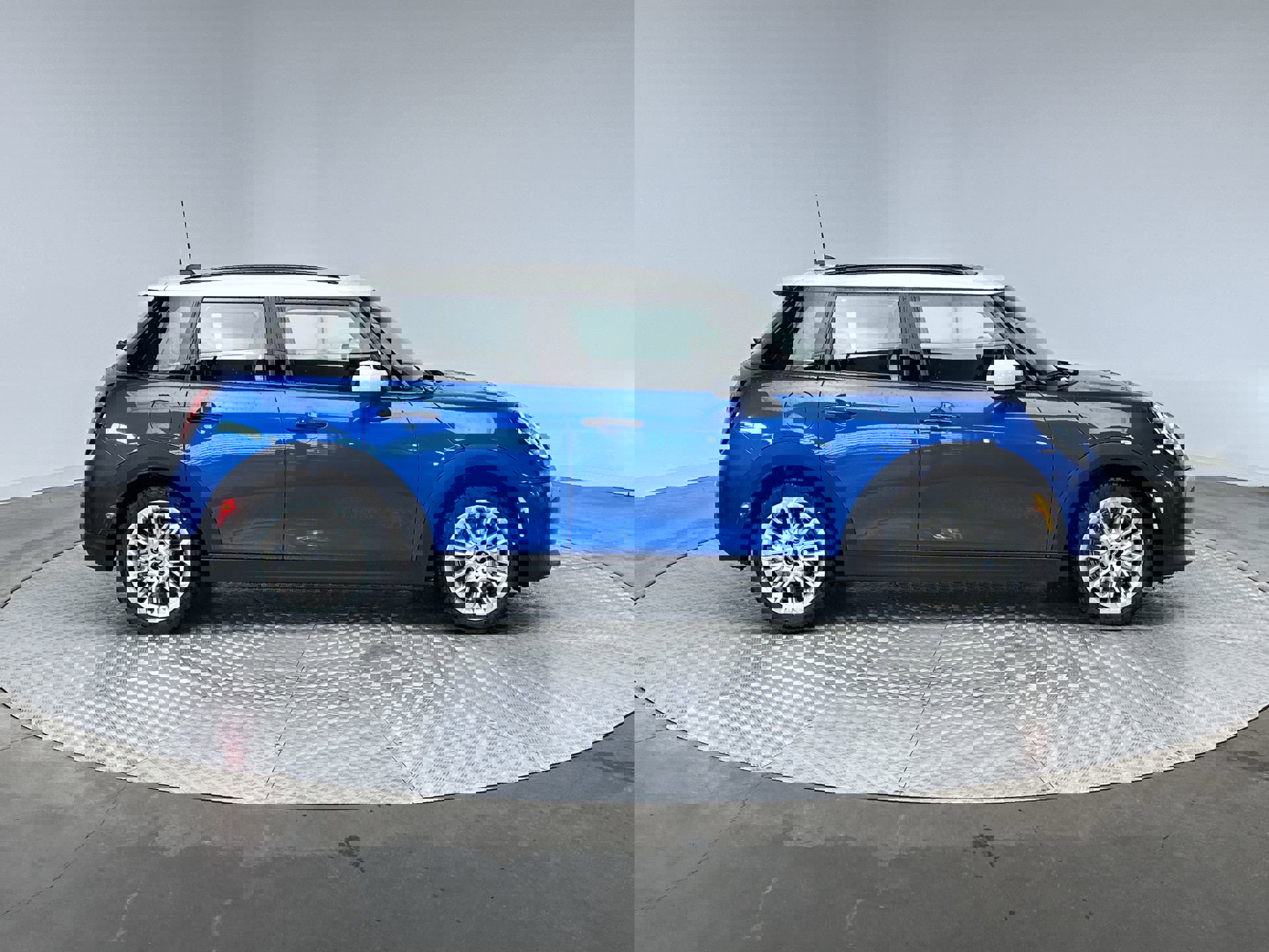 New 2026 MINI Cooper 4-Door Hardtop image 10