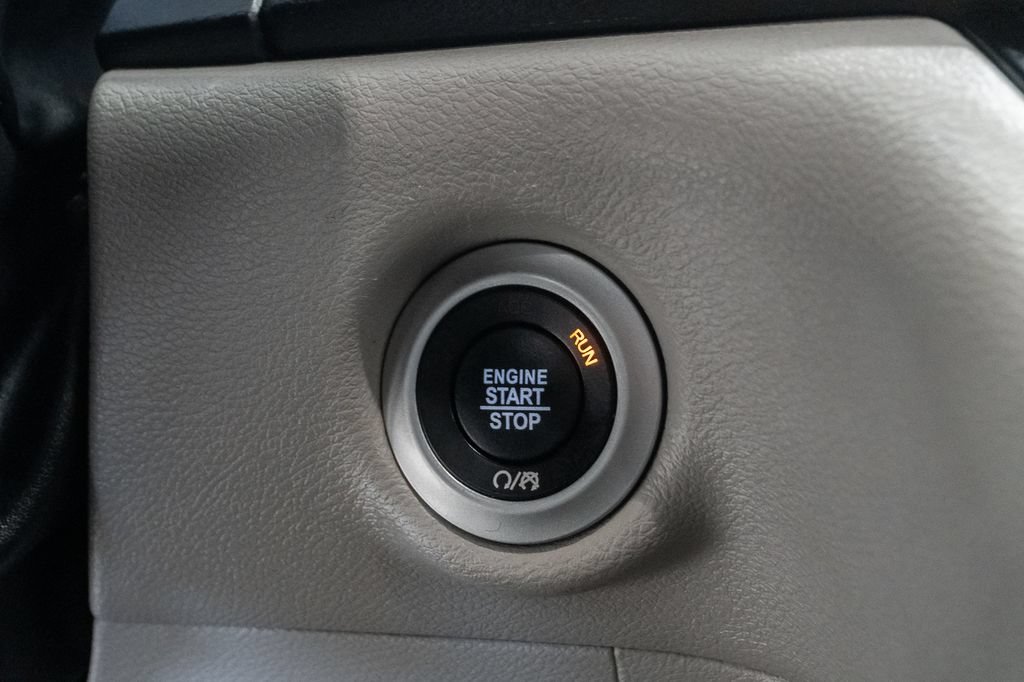 Used 2023 Chrysler Pacifica Touring-L FWD image 15