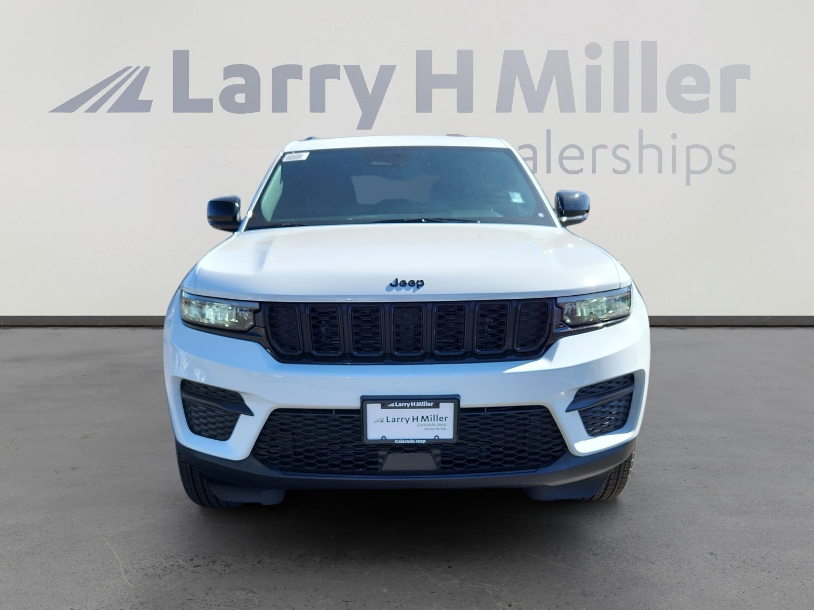 New 2025 Jeep Grand Cherokee Altitude image 8