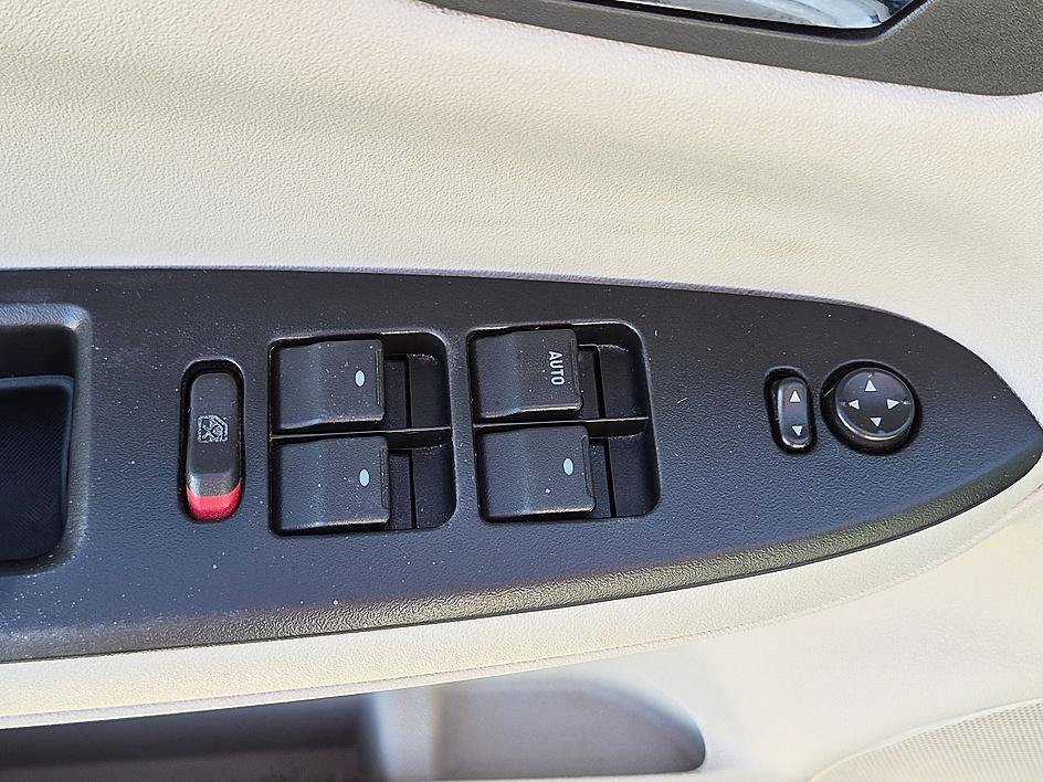 Used 2012 Chevrolet Impala LTZ FWD image 13