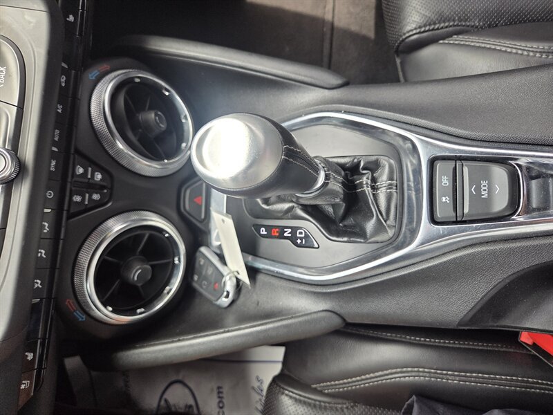 Used 2020 Chevrolet Camaro LT w/ Technology Package RWD image 19