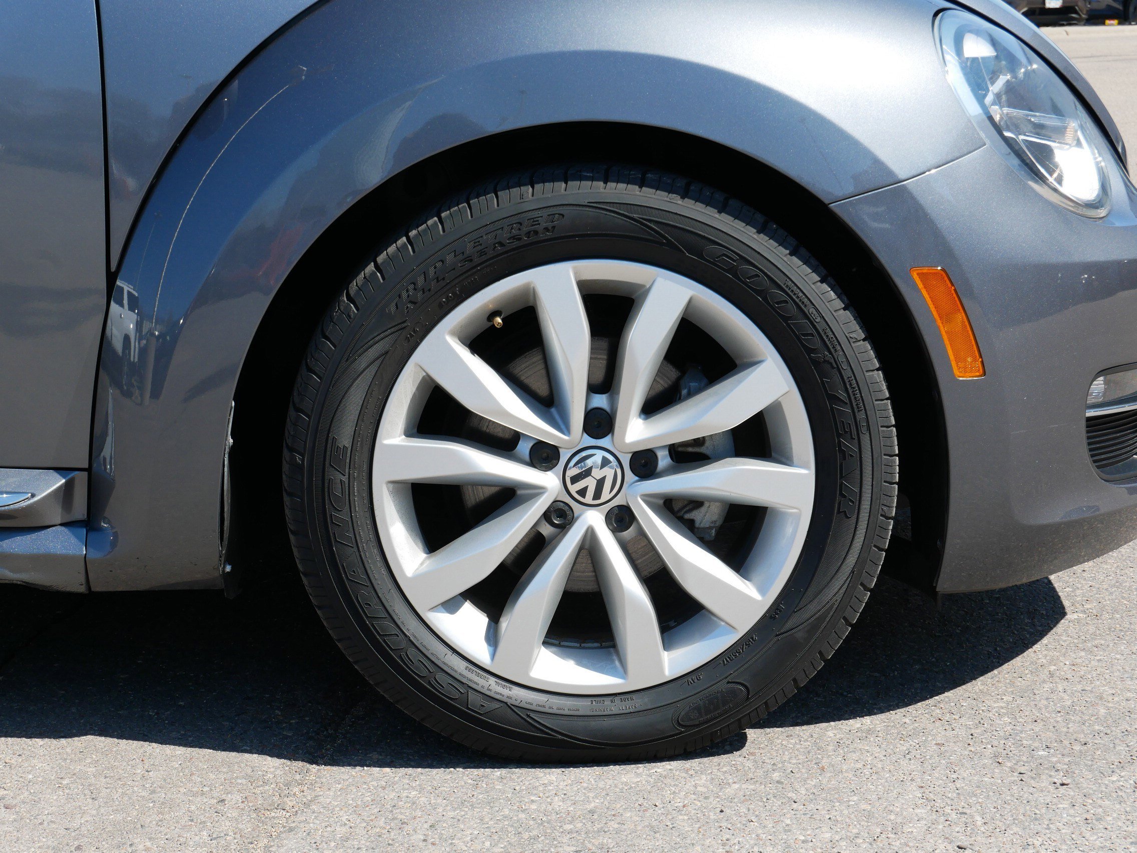 Used 2013 Volkswagen Beetle TDI image 16