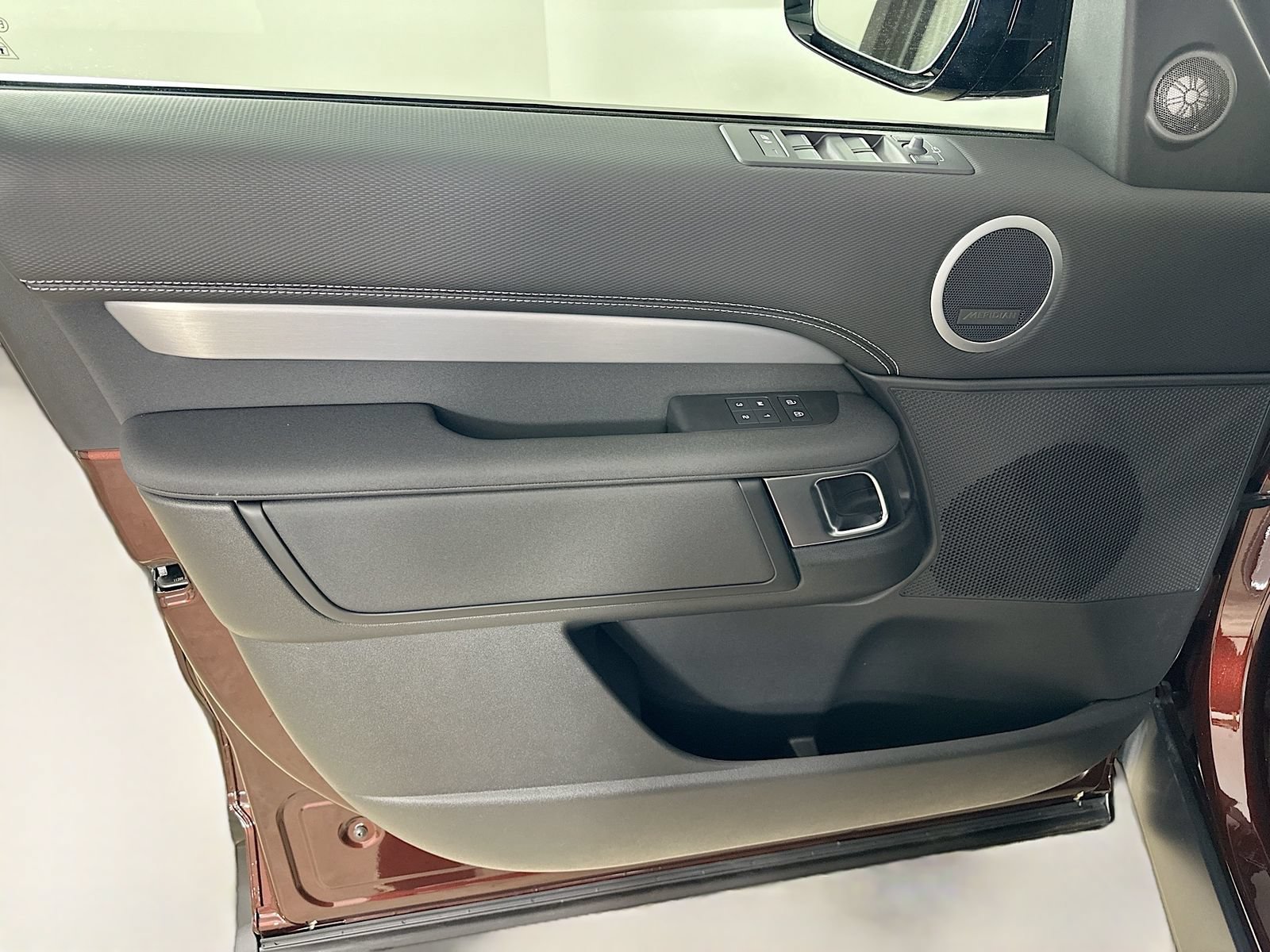 New 2026 Land Rover Discovery Limited Edition AWD/4WD image 17