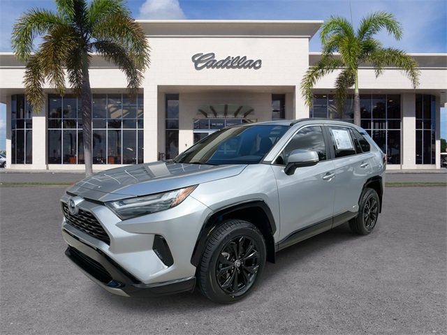Used 2024 Toyota RAV4 SE image 6