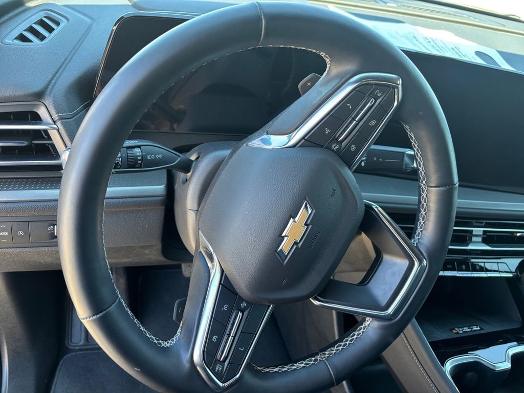 Used 2024 Chevrolet Traverse LT w/ Trailering Package image 12