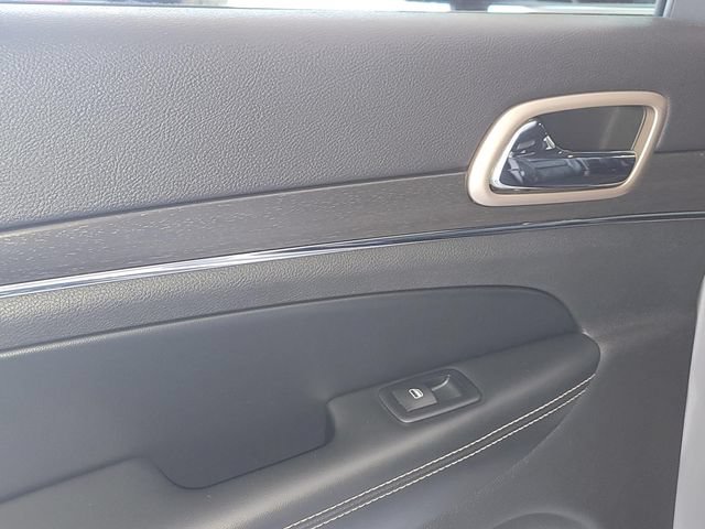 Used 2016 Jeep Grand Cherokee Limited AWD/4WD image 11