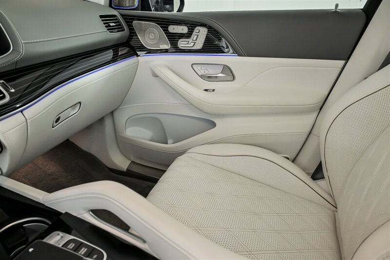Used 2024 Mercedes-Benz Maybach GLS 600 4MATIC image 37