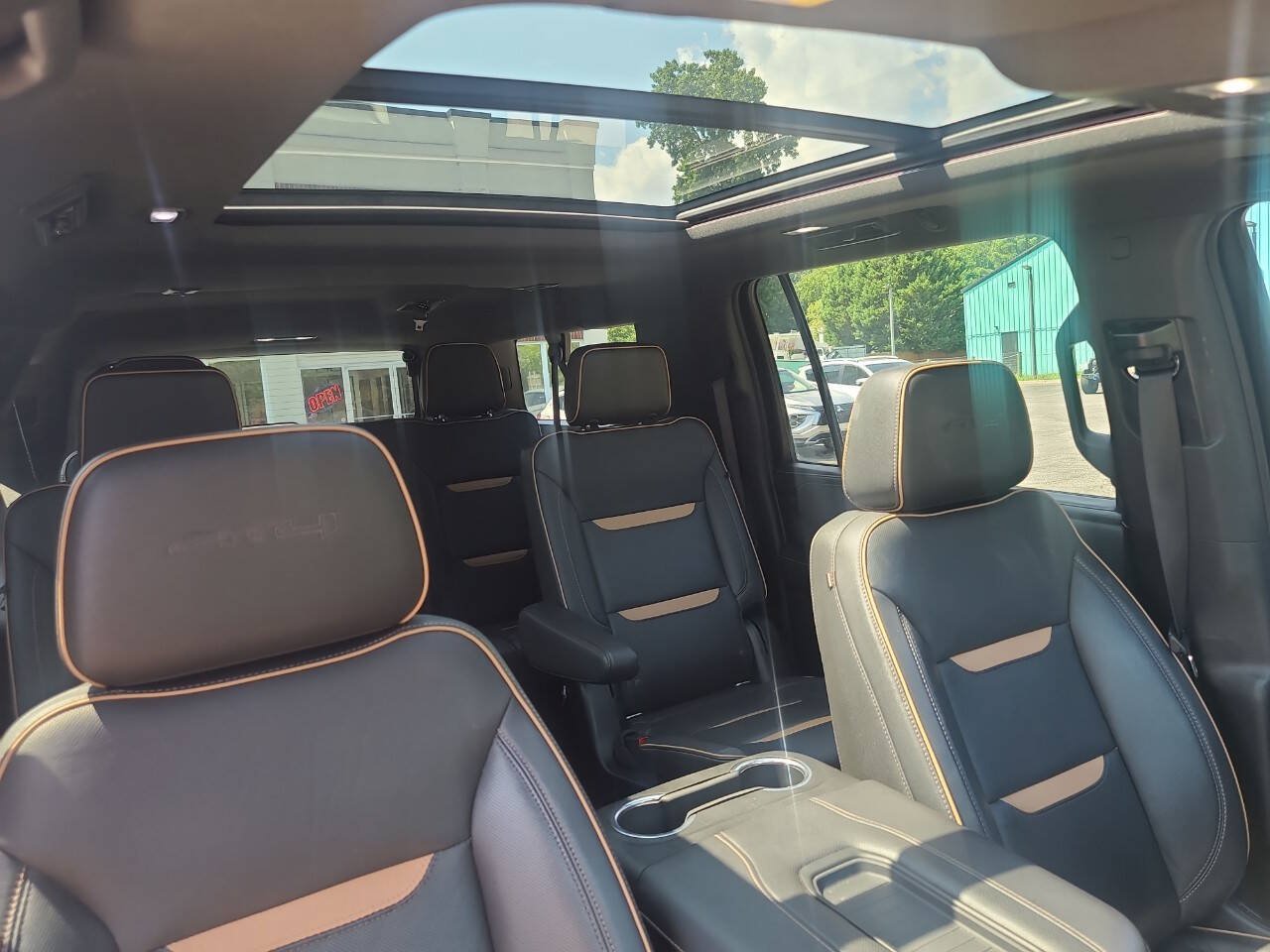 Used 2022 GMC Yukon XL AT4 AWD/4WD image 44