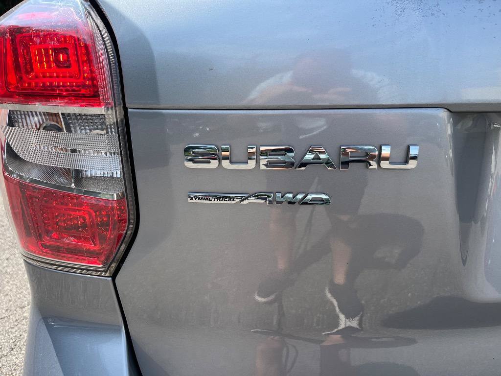Used 2015 Subaru Forester 2.5i Limited AWD/4WD image 9