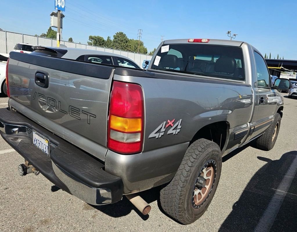 Used 2000 Chevrolet Silverado 1500 4x4 Regular Cab w/ Exterior Appearance Pkg image 3