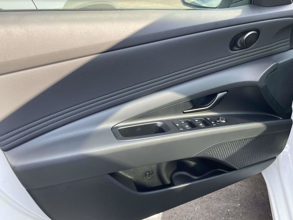 New 2026 Hyundai Elantra SEL Sport FWD image 14