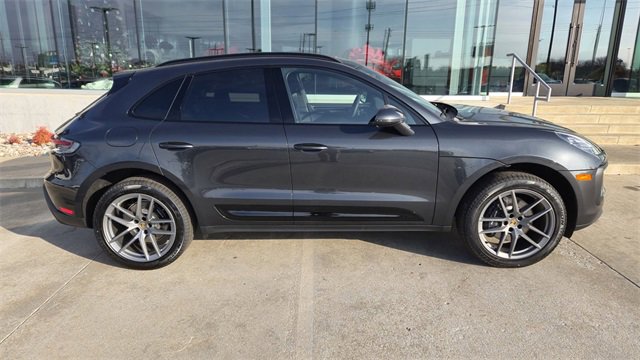 Certified 2025 Porsche Macan image 8