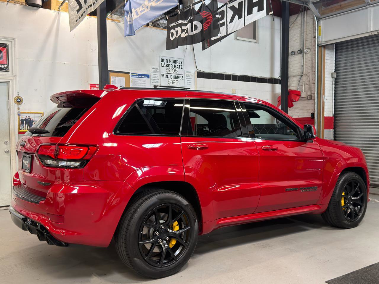 Used 2018 Jeep Grand Cherokee Trackhawk AWD/4WD image 4