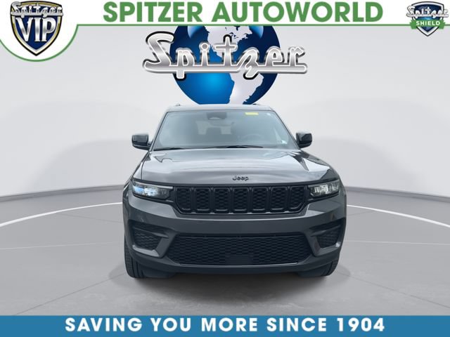 Used 2024 Jeep Grand Cherokee Altitude AWD/4WD image 3