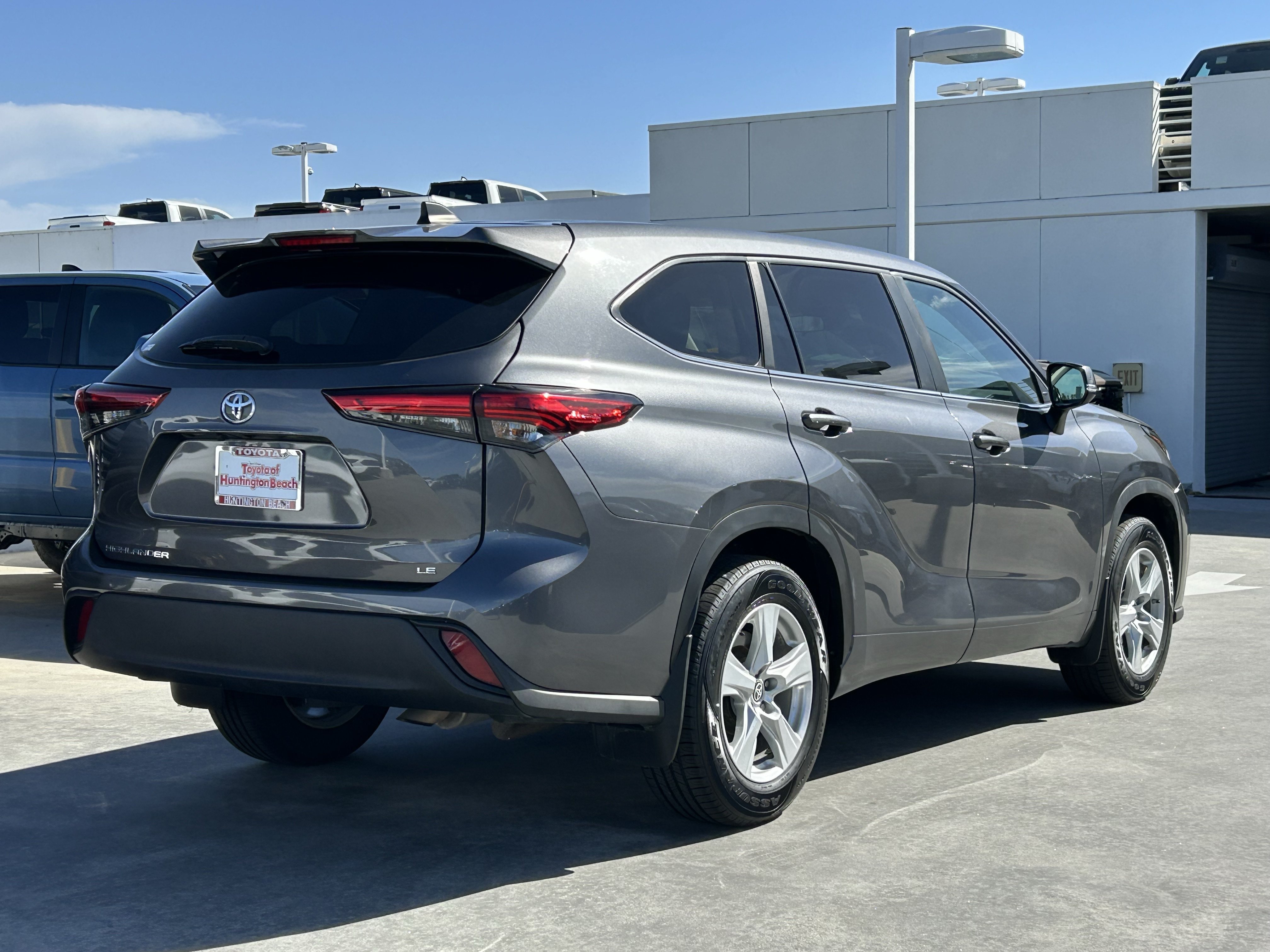 Certified 2023 Toyota Highlander LE FWD image 3