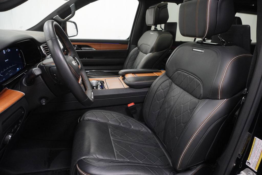 Used 2024 Jeep Grand Wagoneer Series III w/ Rear-Seat Entertainment Group AWD/4WD image 18