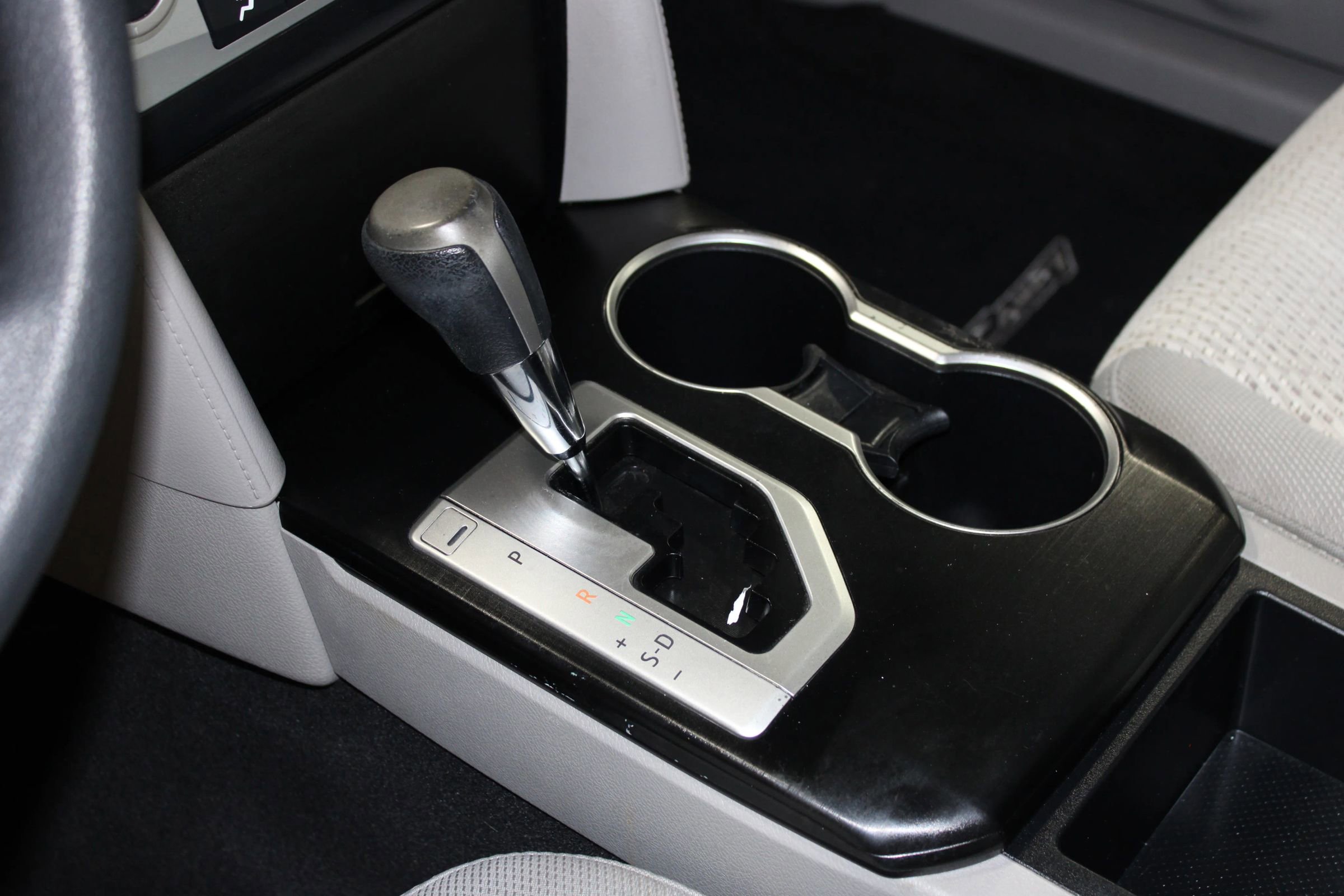 Used 2012 Toyota Camry L FWD image 16