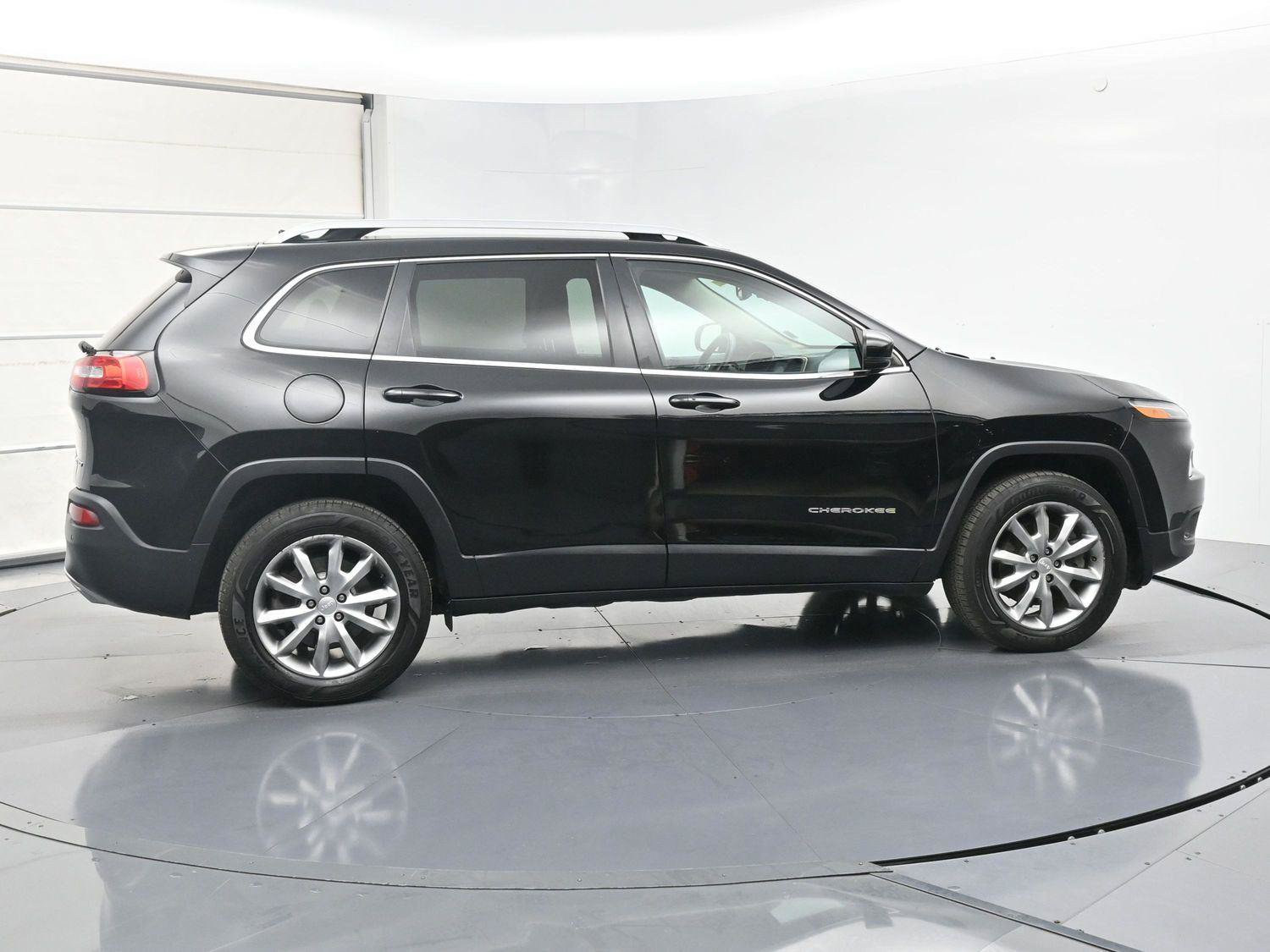 Used 2018 Jeep Cherokee Limited AWD/4WD image 22