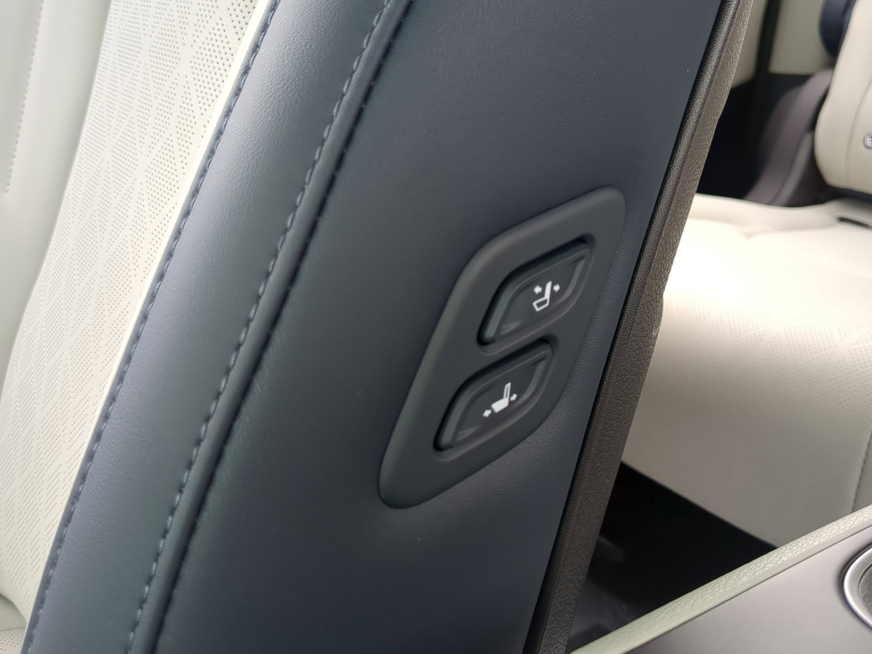 New 2026 Kia Carnival EX FWD image 21