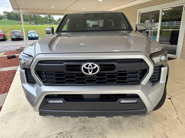 Used 2024 Toyota Tacoma TRD Off-Road AWD/4WD image 11