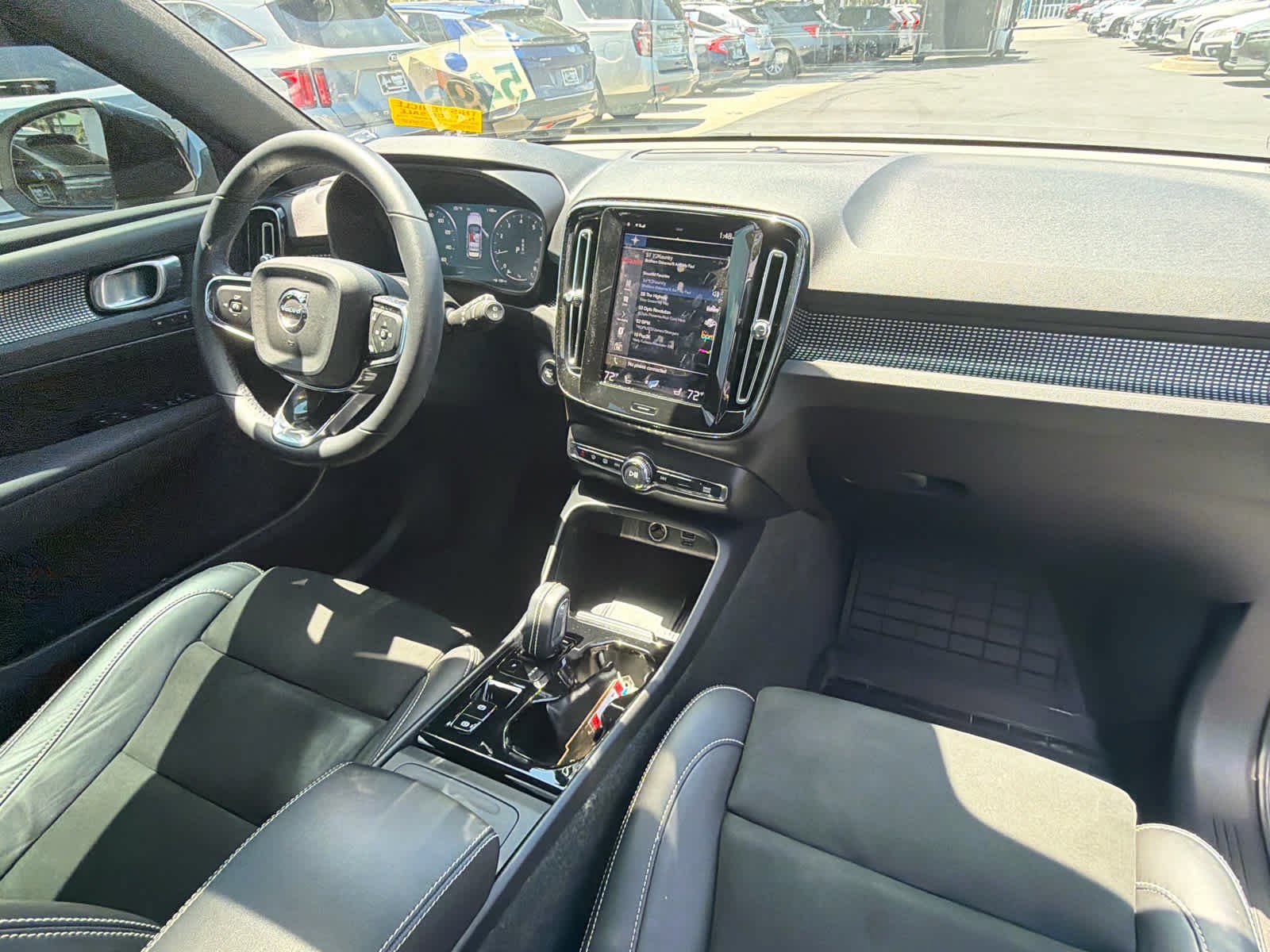 Used 2022 Volvo XC40 T4 R-Design w/ Protection Package Premier FWD image 21